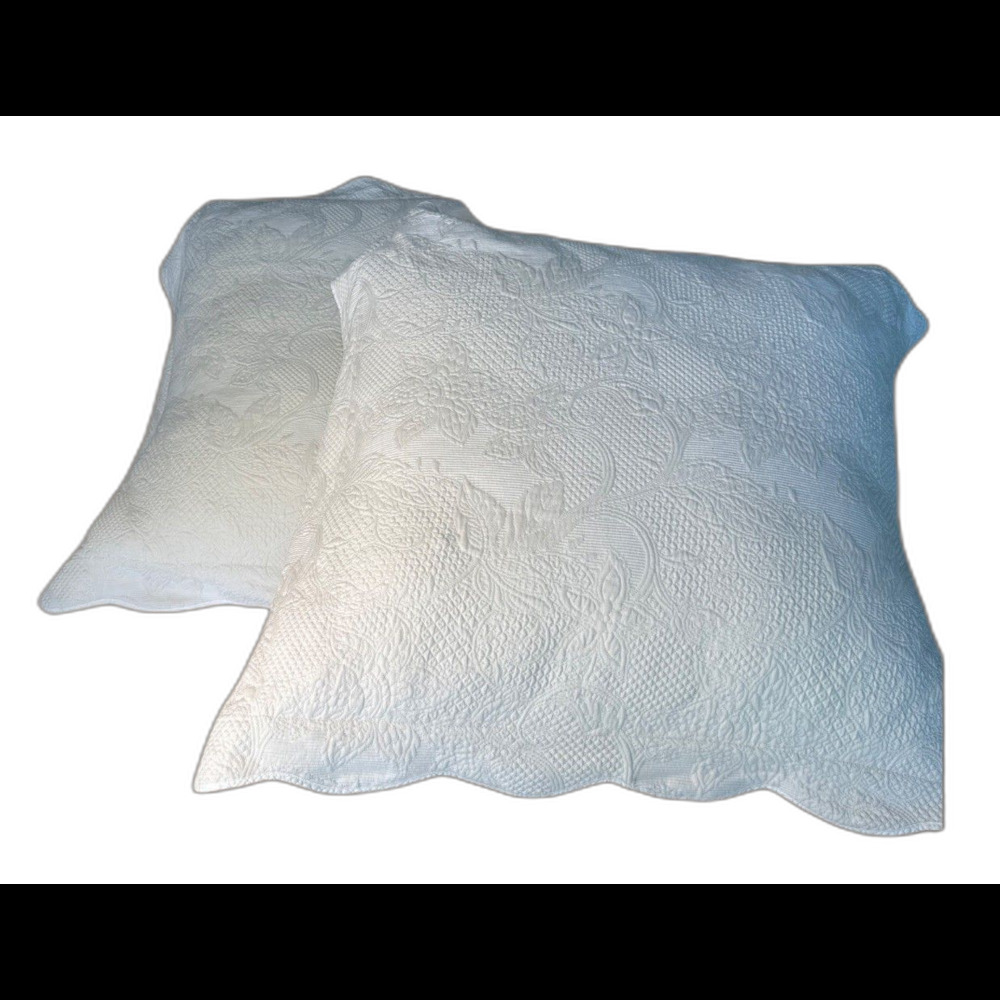 Nancy Koltes Italy Off White Matelasse Euro Pillow Shams Pair Scalloped 25x29